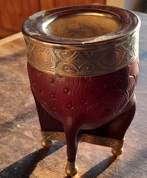 Imperial de alpaca cuero repujado con pelotitas